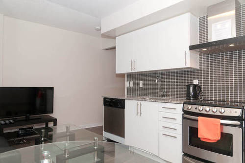 Life - Front And Spadina Hotel 3*